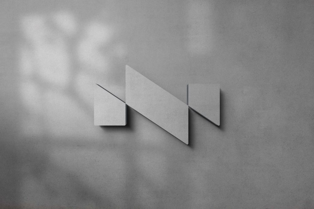 Nest Arkitekturs logo gjuten i betong